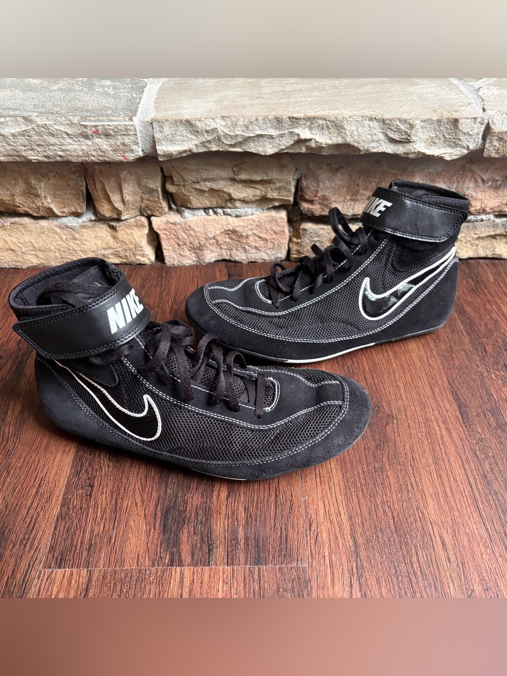 Nike Men’s Wrestling Shoes size 9 black and white